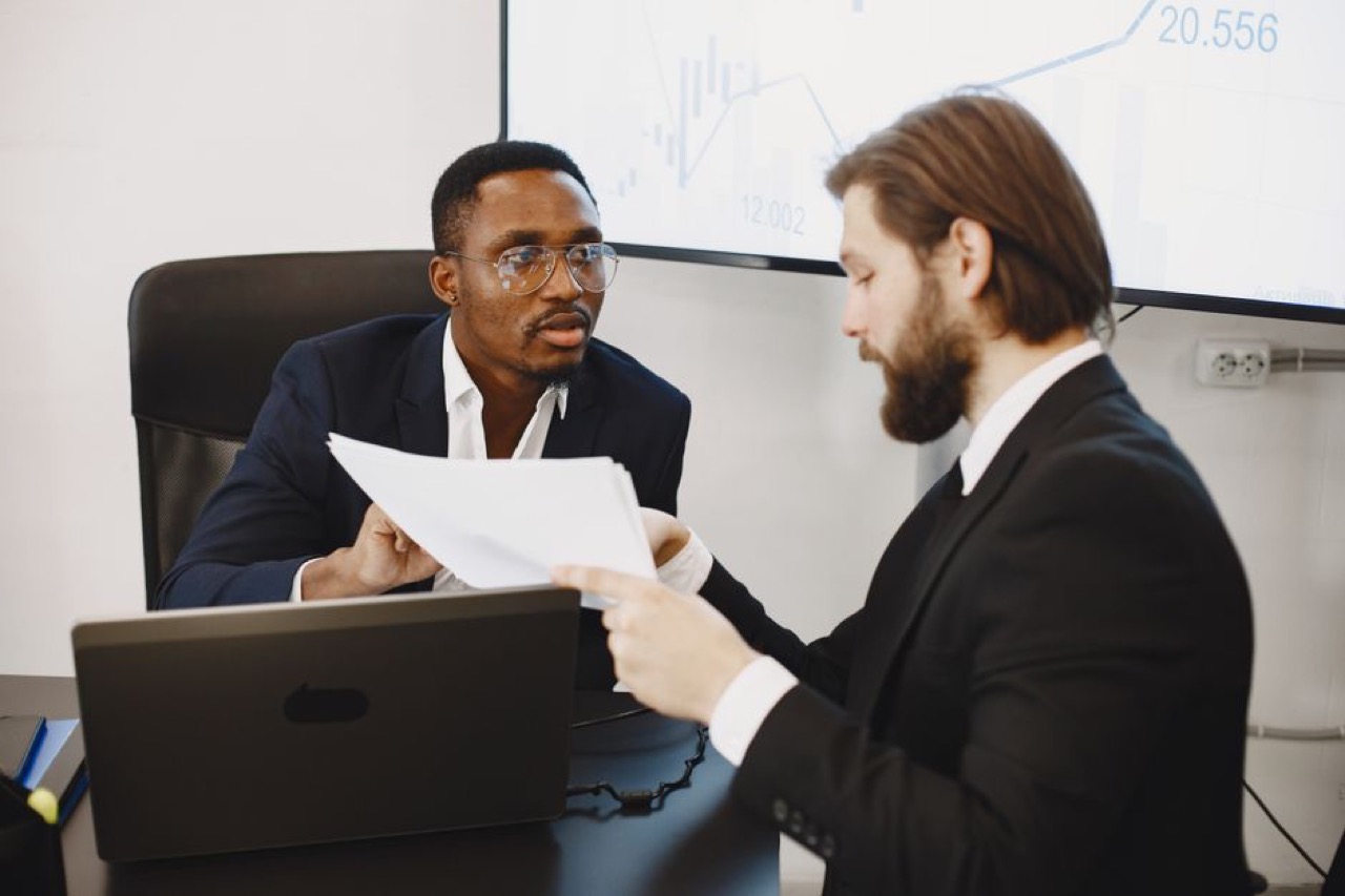 Office meeting two people - NCR-registered debt counsellors: how to verify yours