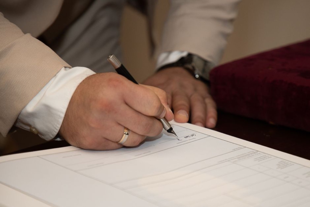 Signing paperwork close up - How to write a letter to your creditors